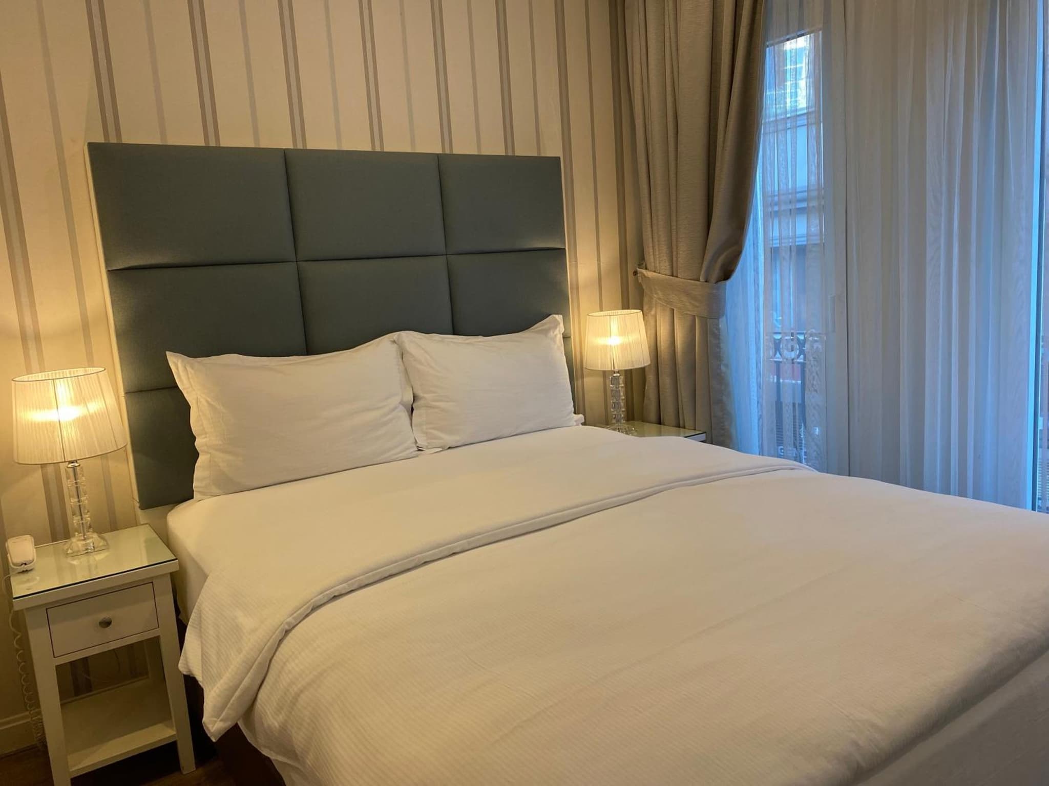 Ten Rooms İstanbul Otel - Image 4