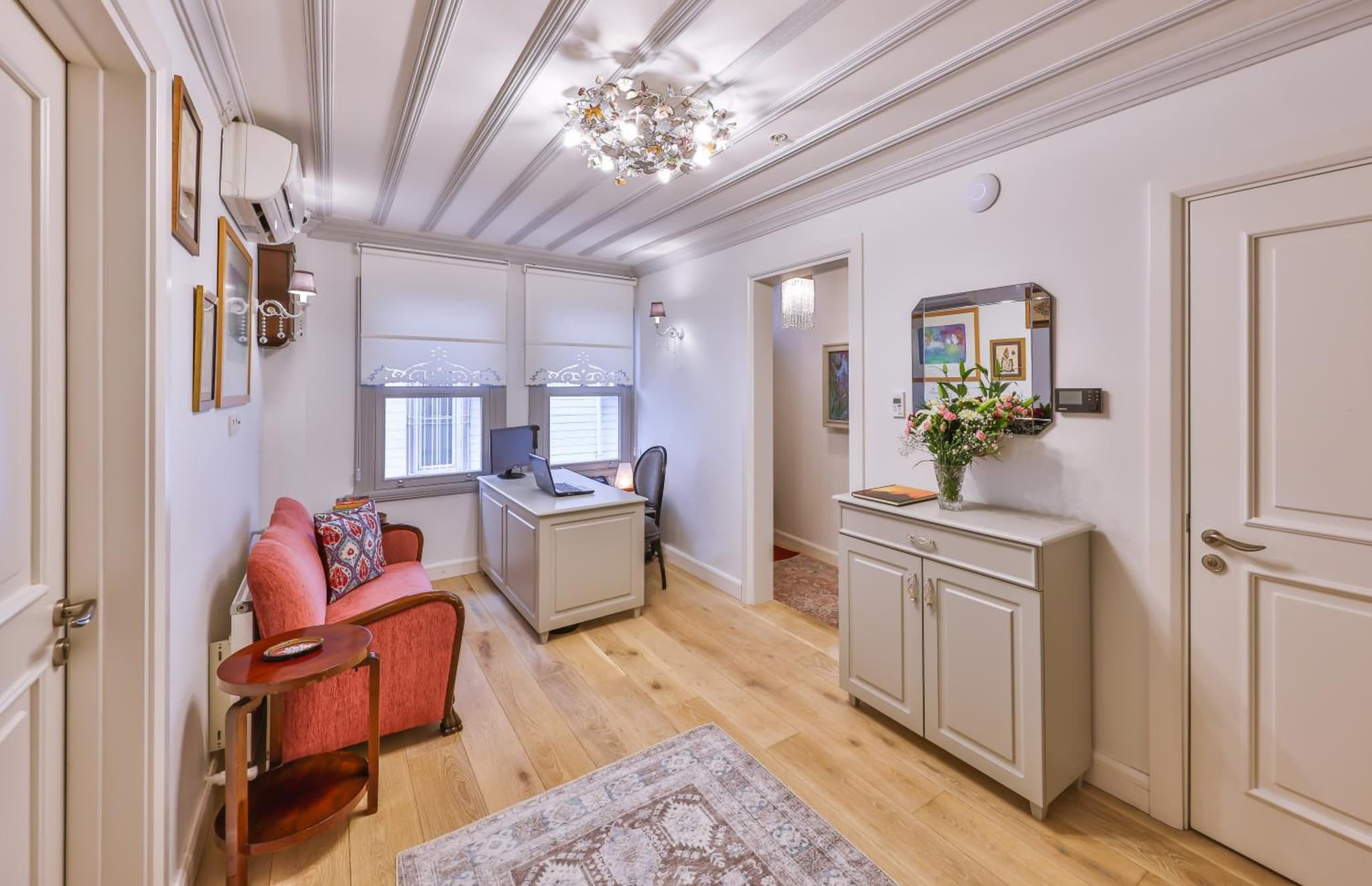 9 Doors Otel - Image 2