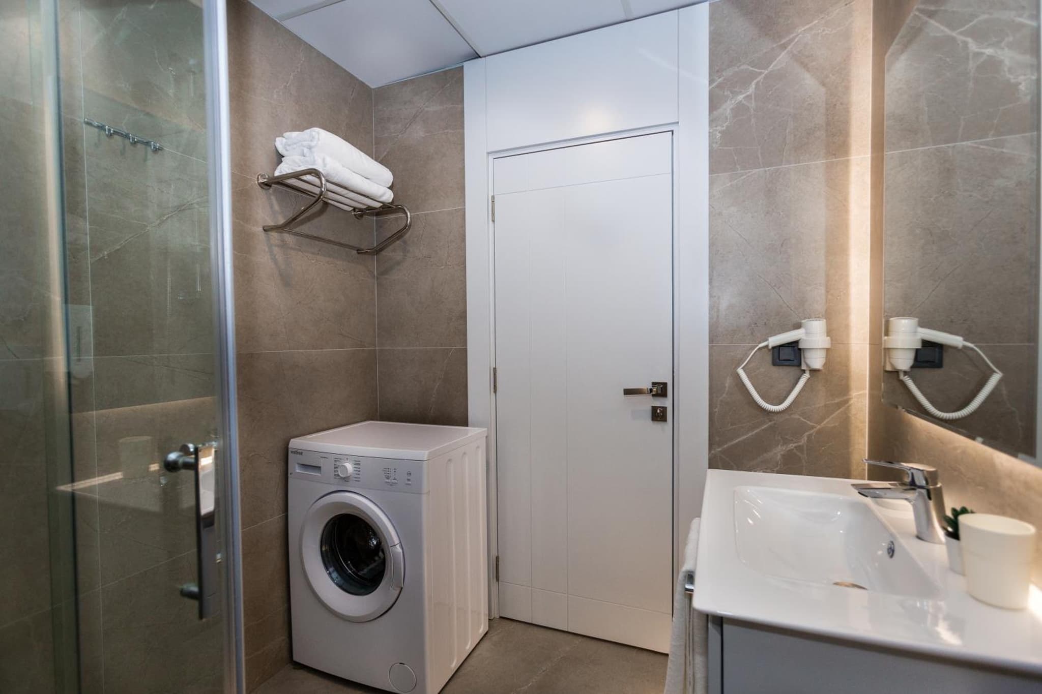 Stile Suite Family Hotel - Image 2