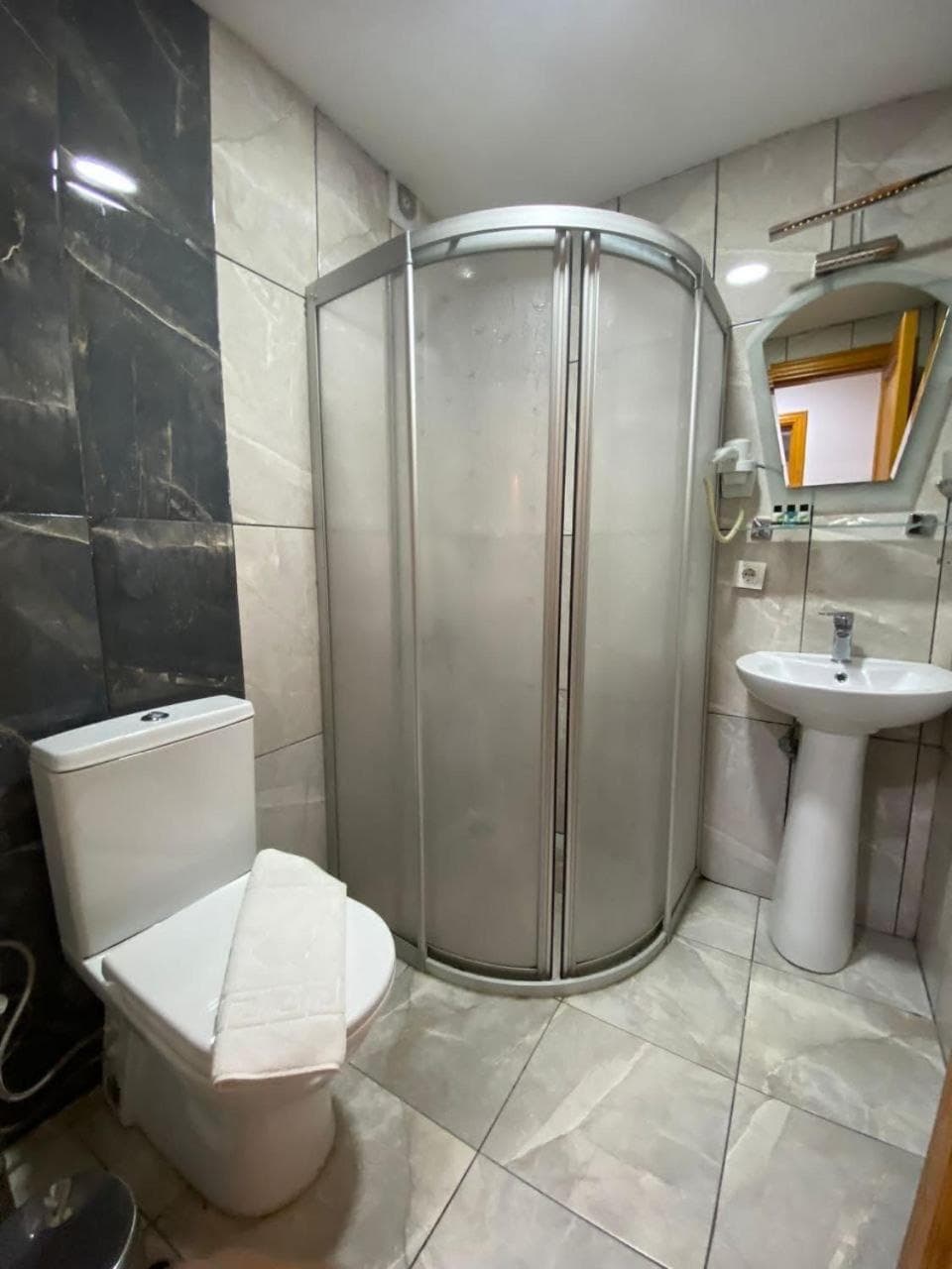 New Cherry Hotel - Image 2