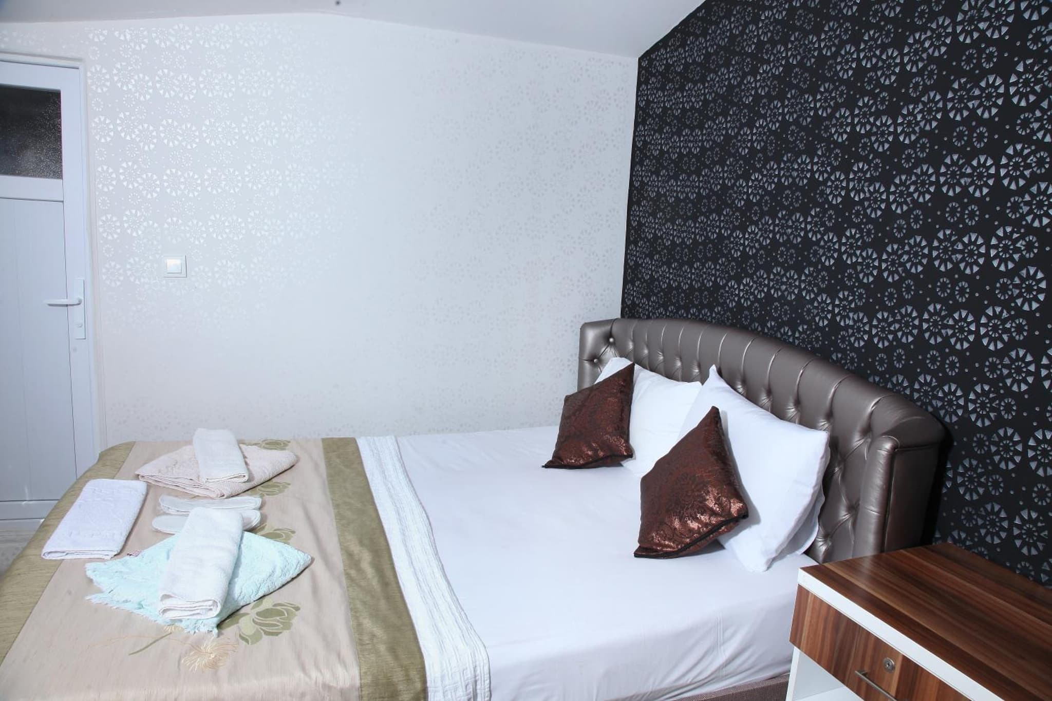 GARDEN HILL OTEL - Image 1