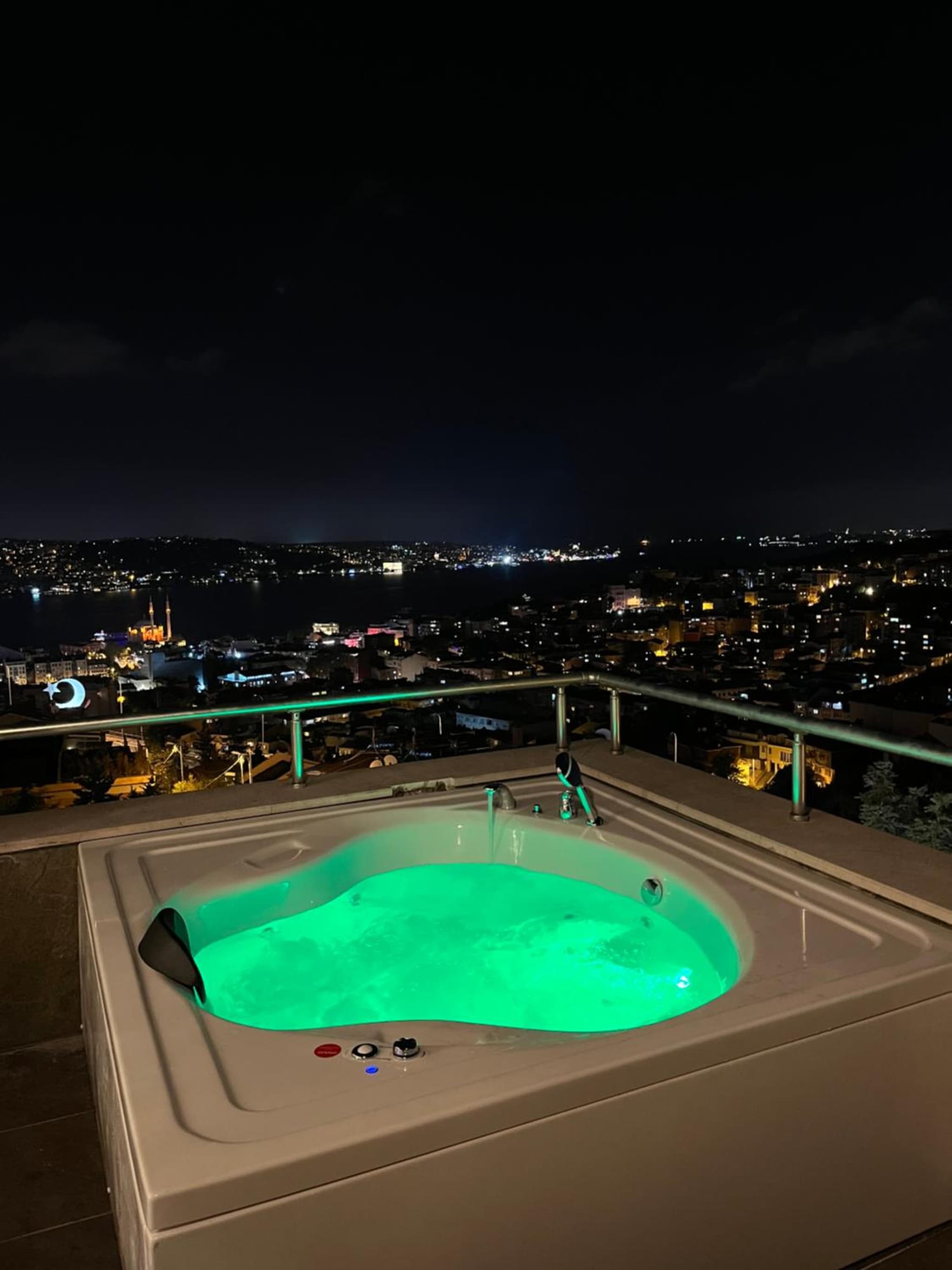 Class Hotel Bosphorus With Jacuzzi - Image 2