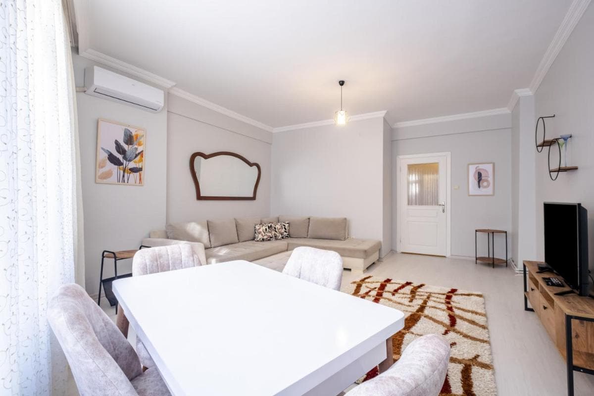 Fully Equipped Cozy Home in Kadikoy - Image 1