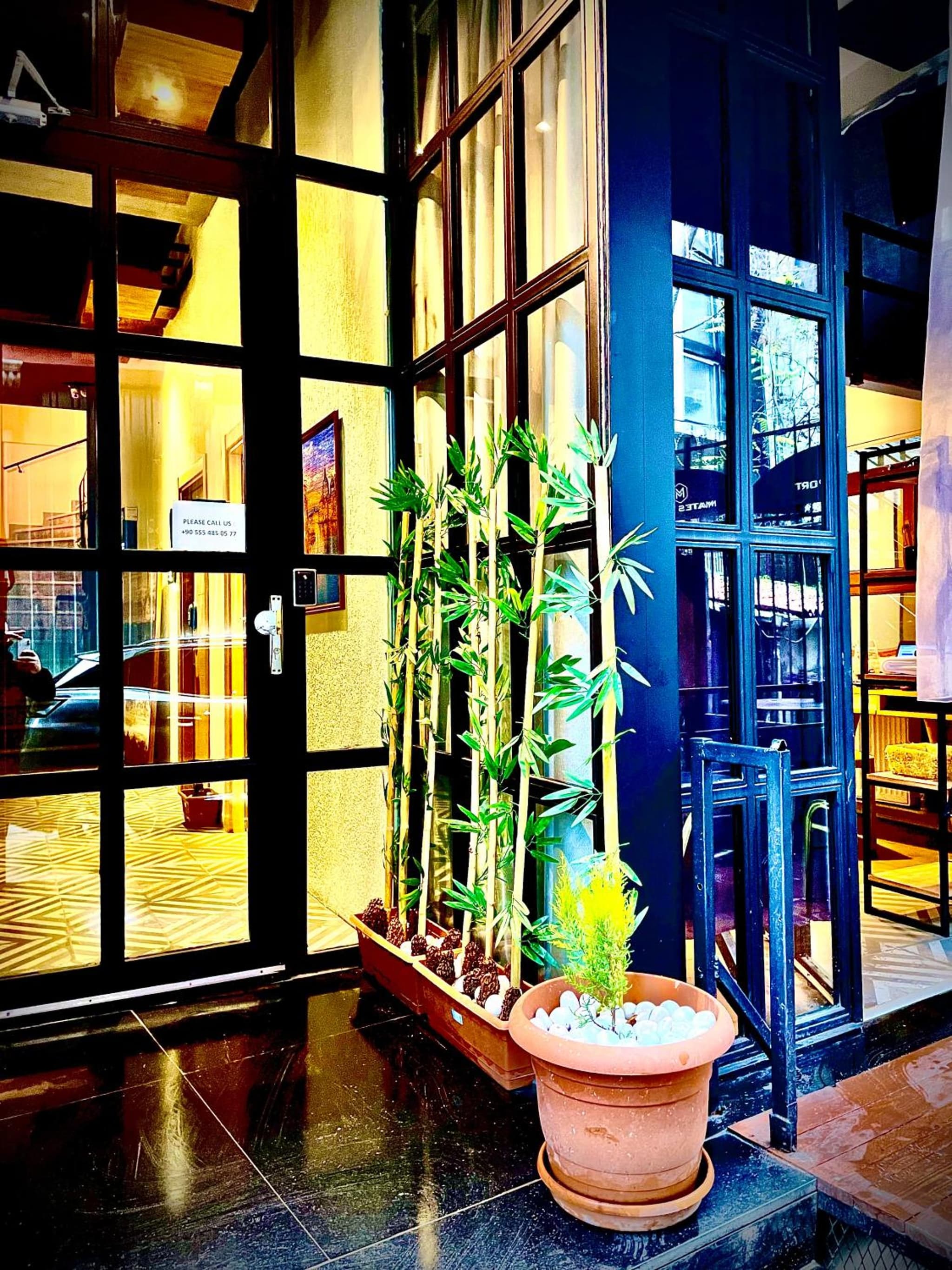 Mates Port Otel - Image 1