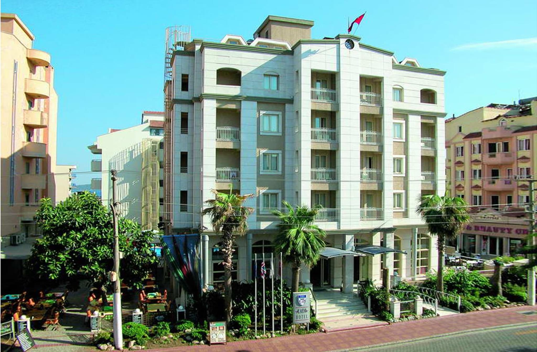 Almena Hotel - Image 1