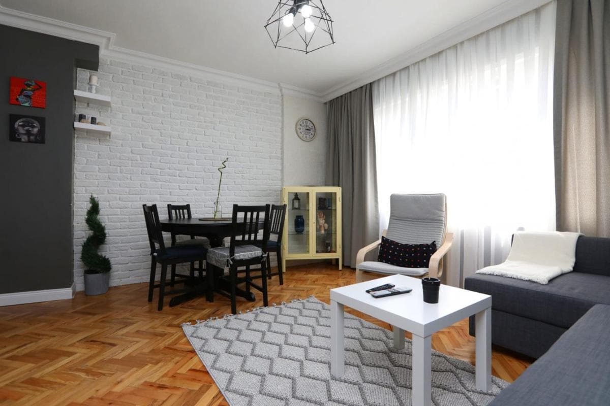 Stylish and Central Flat in Kadikoy - Image 1