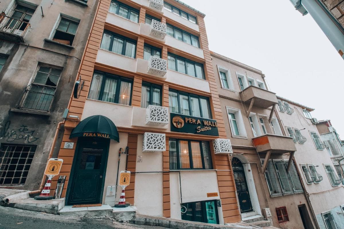 PERA WALL HOTEL&SUİTES - Image 1