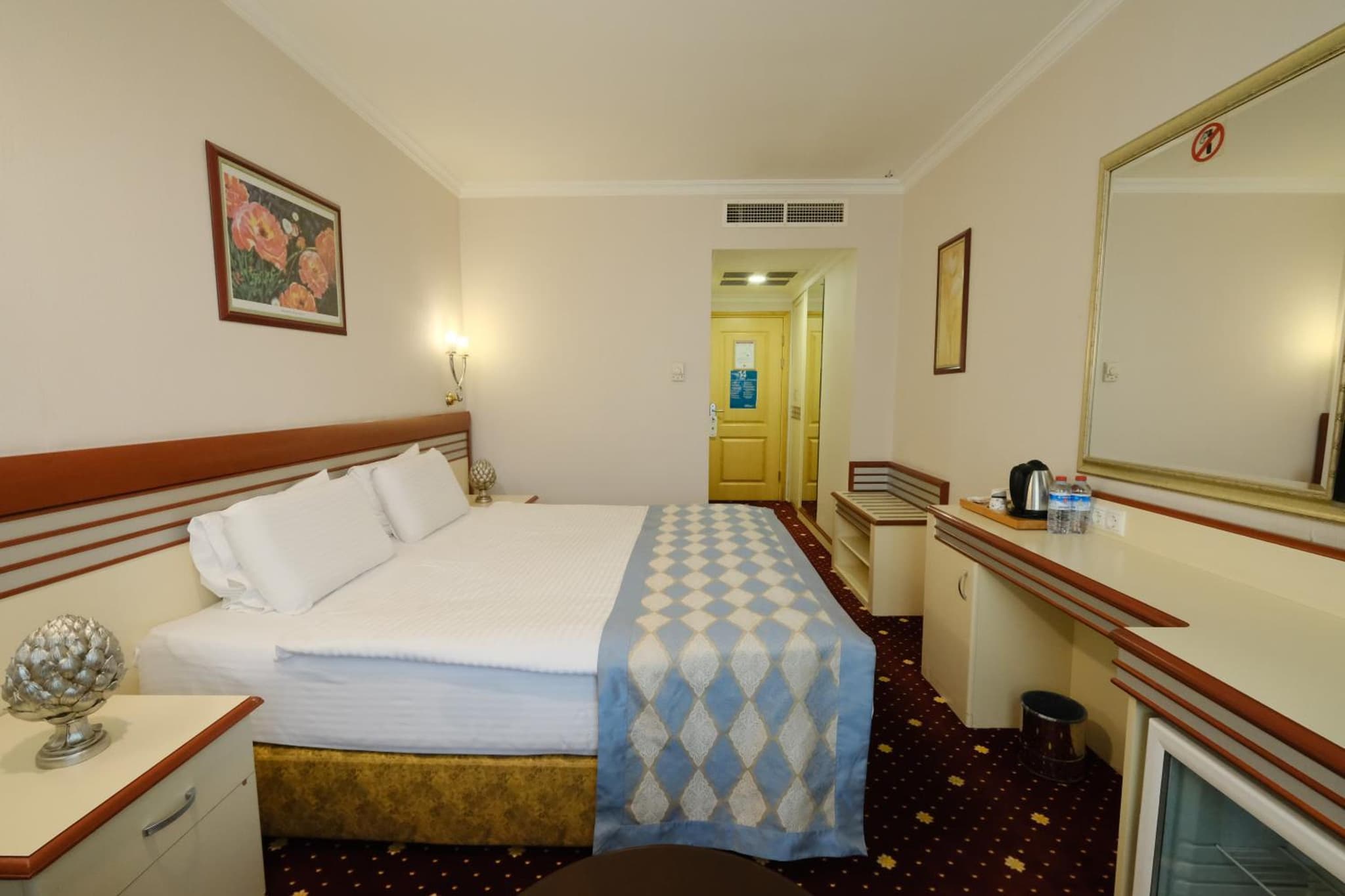 Akar International Hotel - Image 1