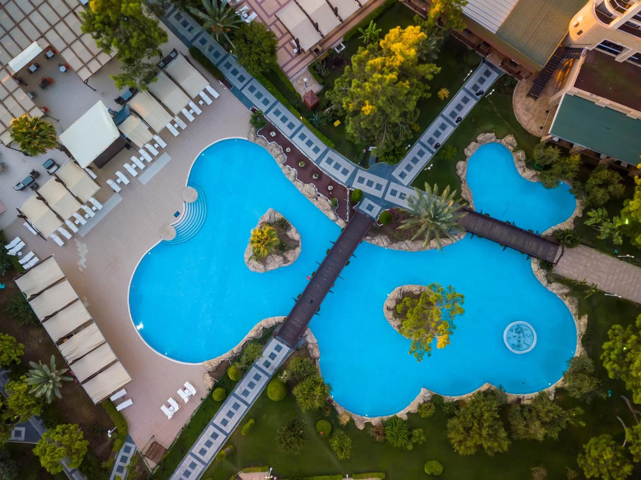 Amara Luxury Resort & Villas - Image 2