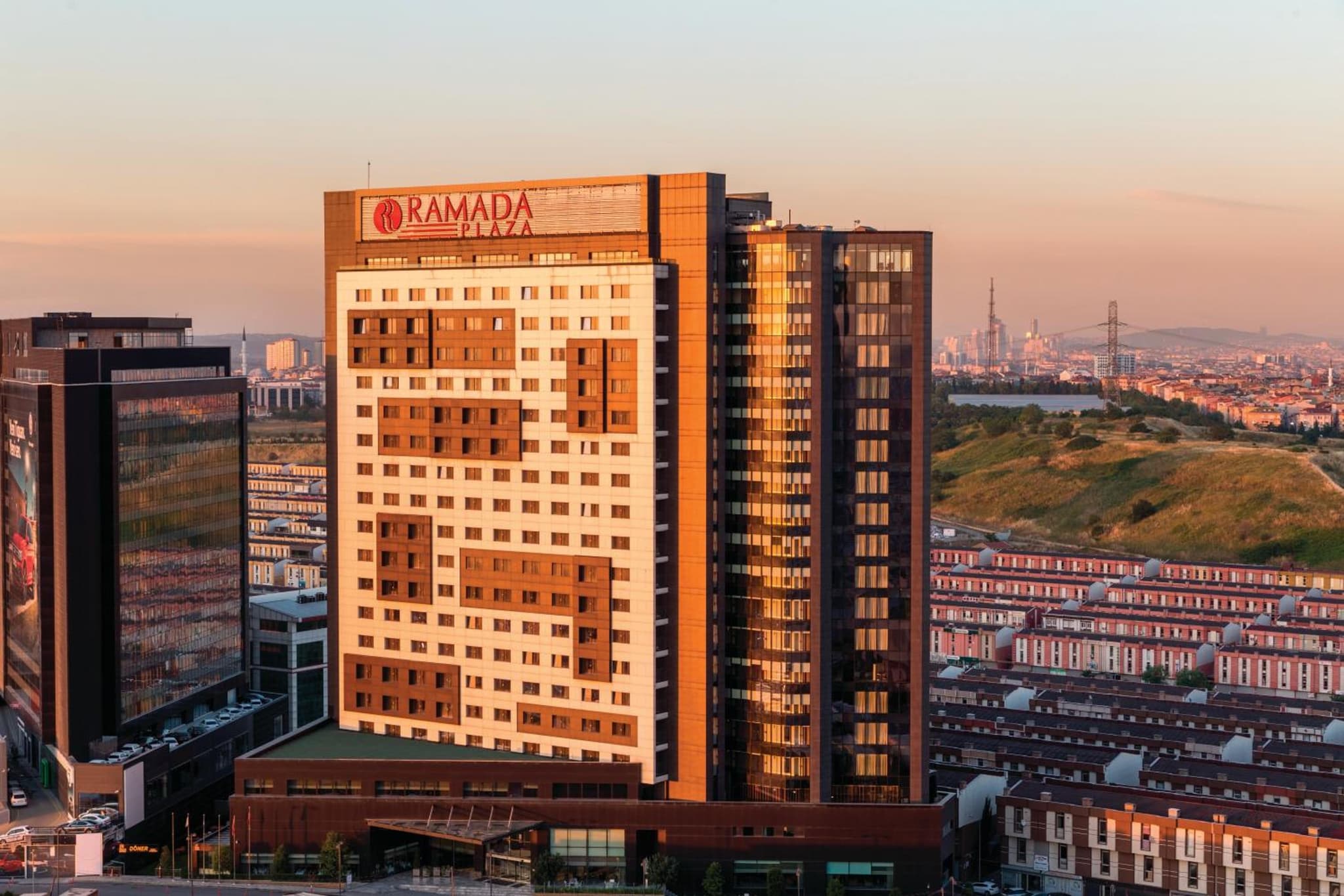 Ramada Plaza By Wyndham İstanbul Tekstilkent - Image 1