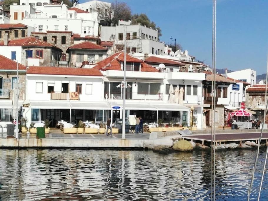 Uysal Suite and Loft Seaside - Image 1