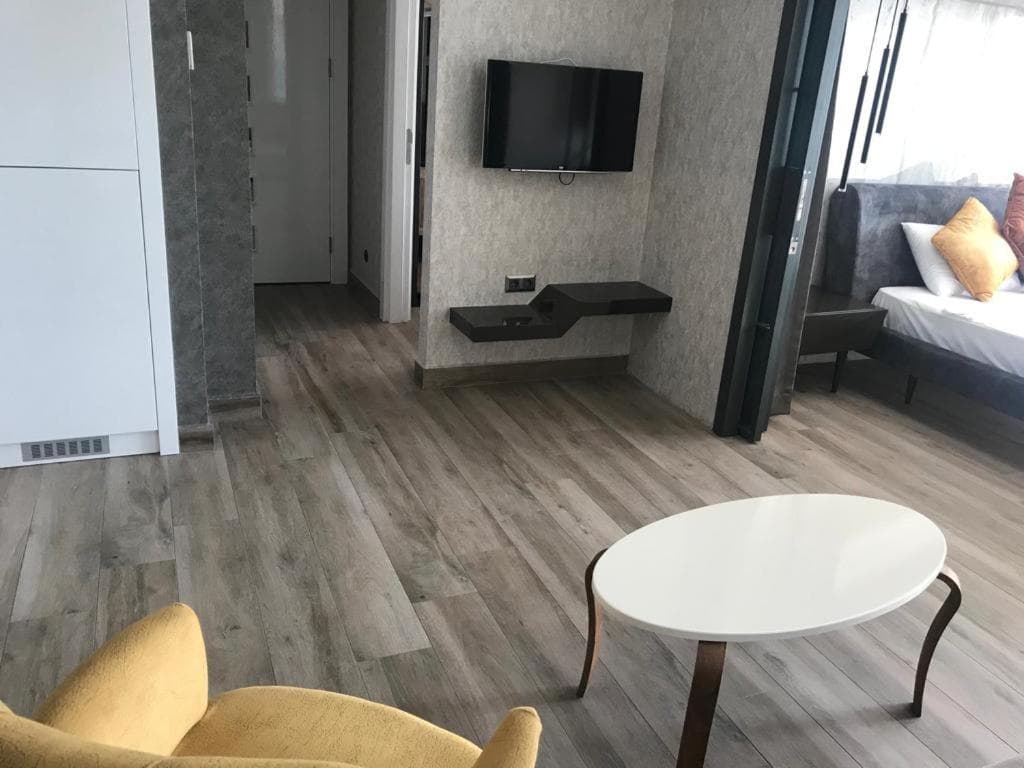 Elite Luxury Suite & Spa - Image 2