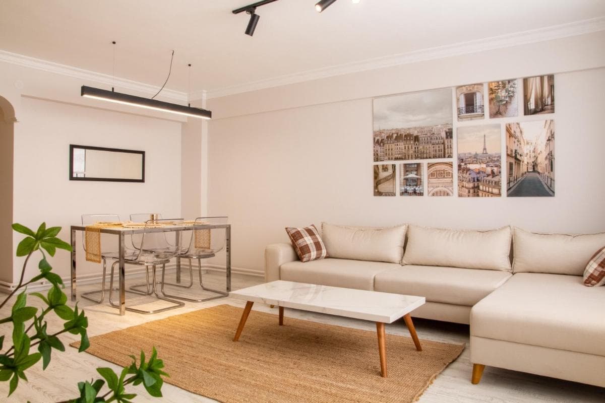 Gorgeous Flat with Balcony in Izmir Konak - Image 1