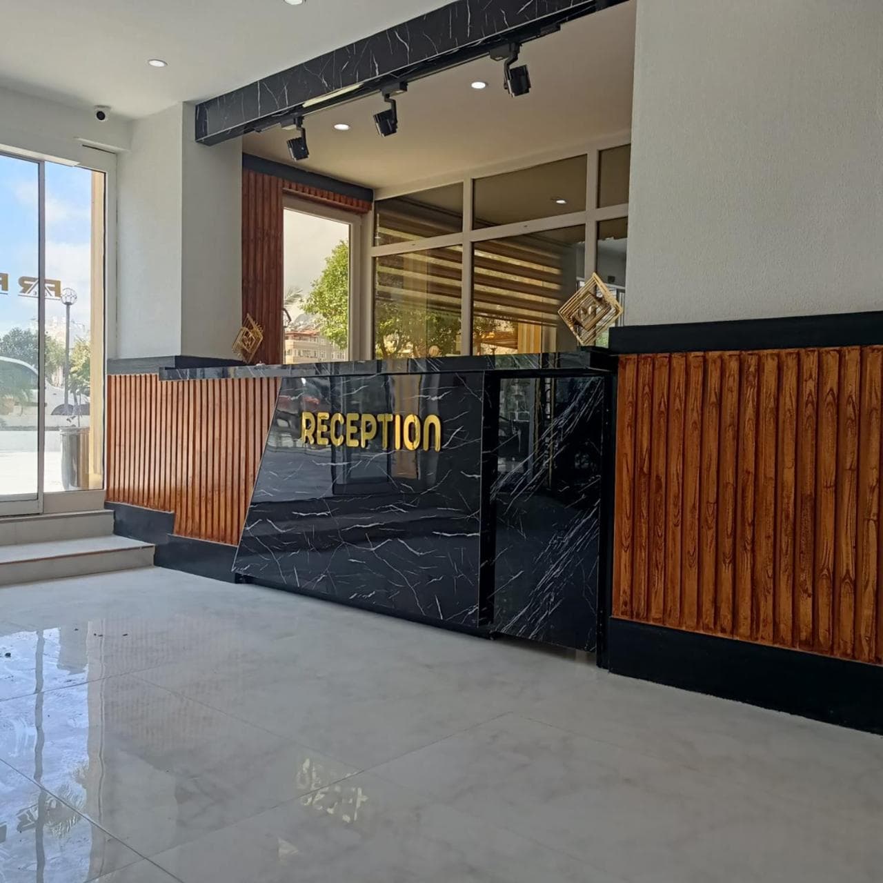 Far Life Hotel - Image 4