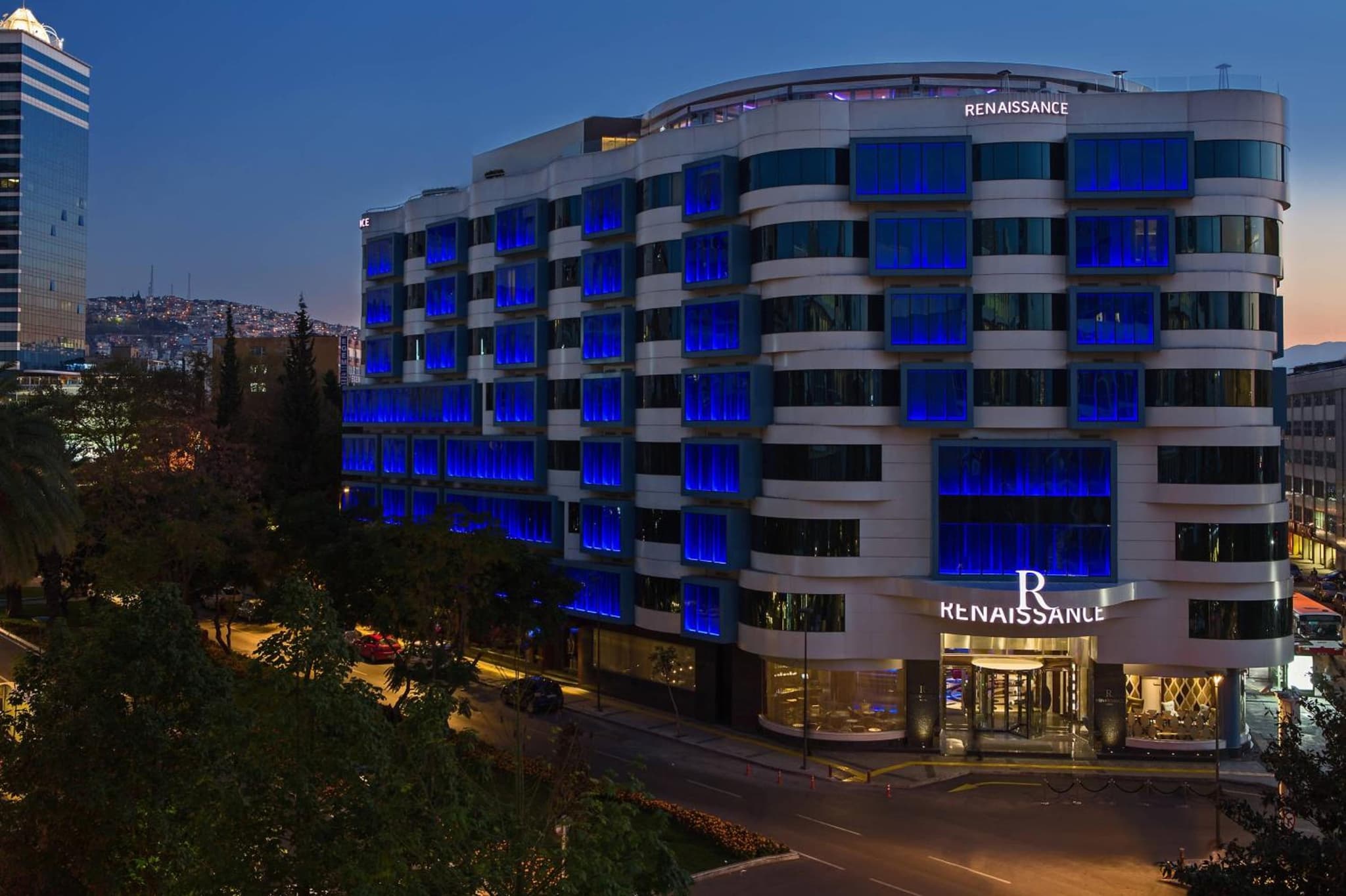 Renaissance İzmir Otel - Image 1