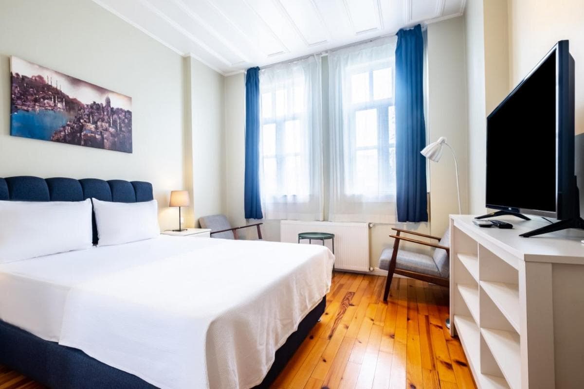 Superb Flat with Excellent Location in Sisli - Image 1