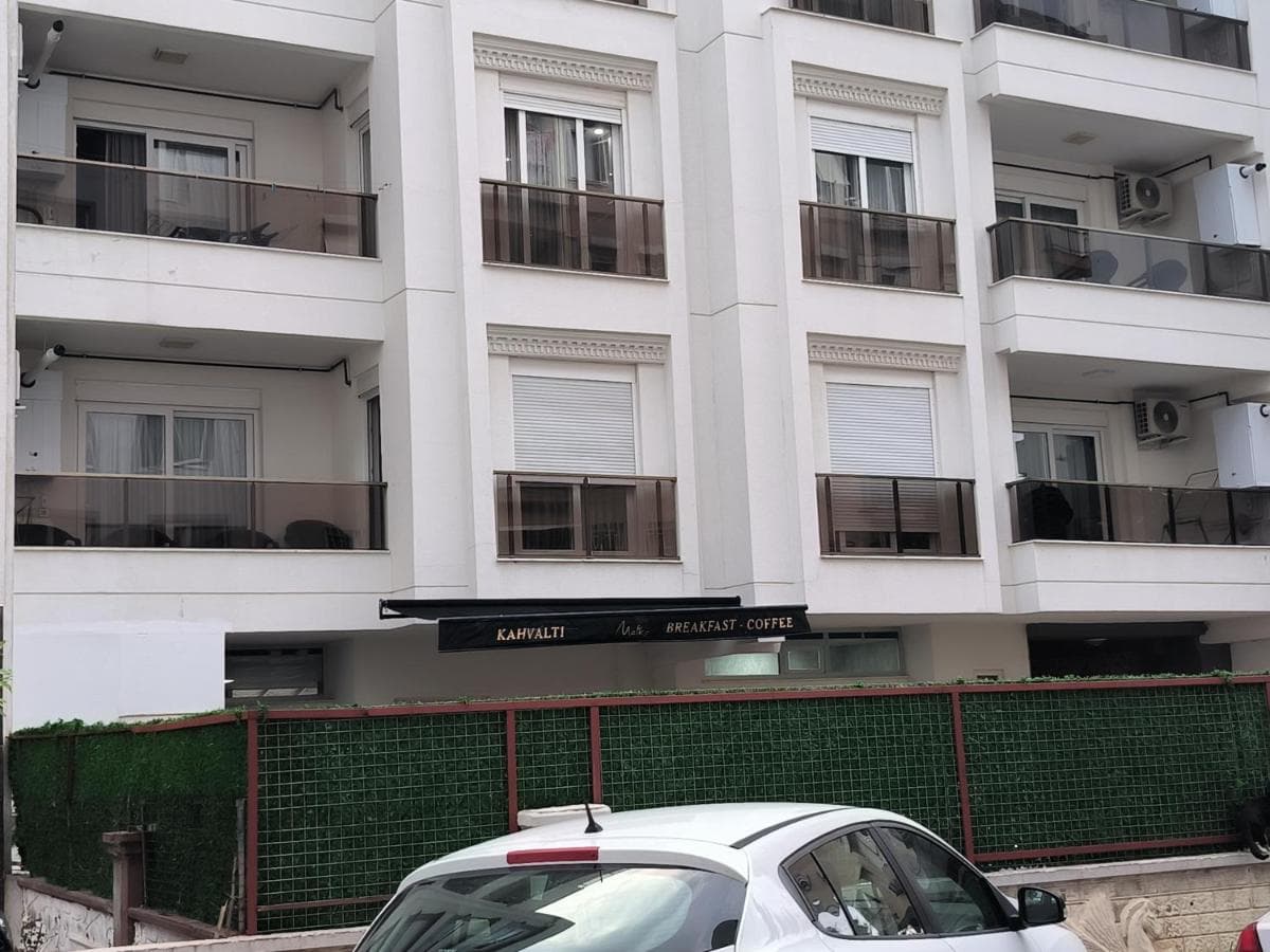 SKY HOTEL & APARTMENTS - Image 1