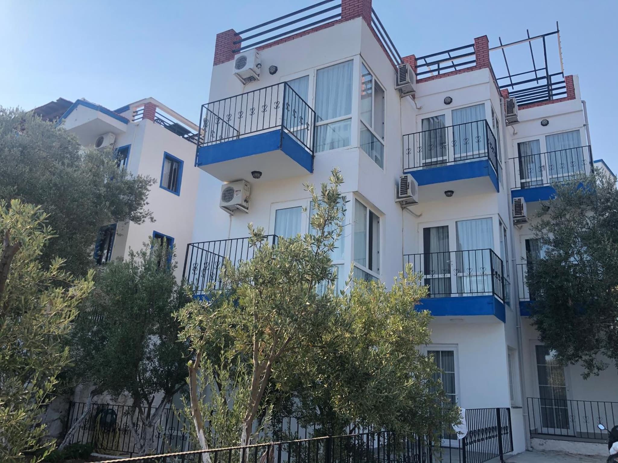 Lizo Hotel - Image 1