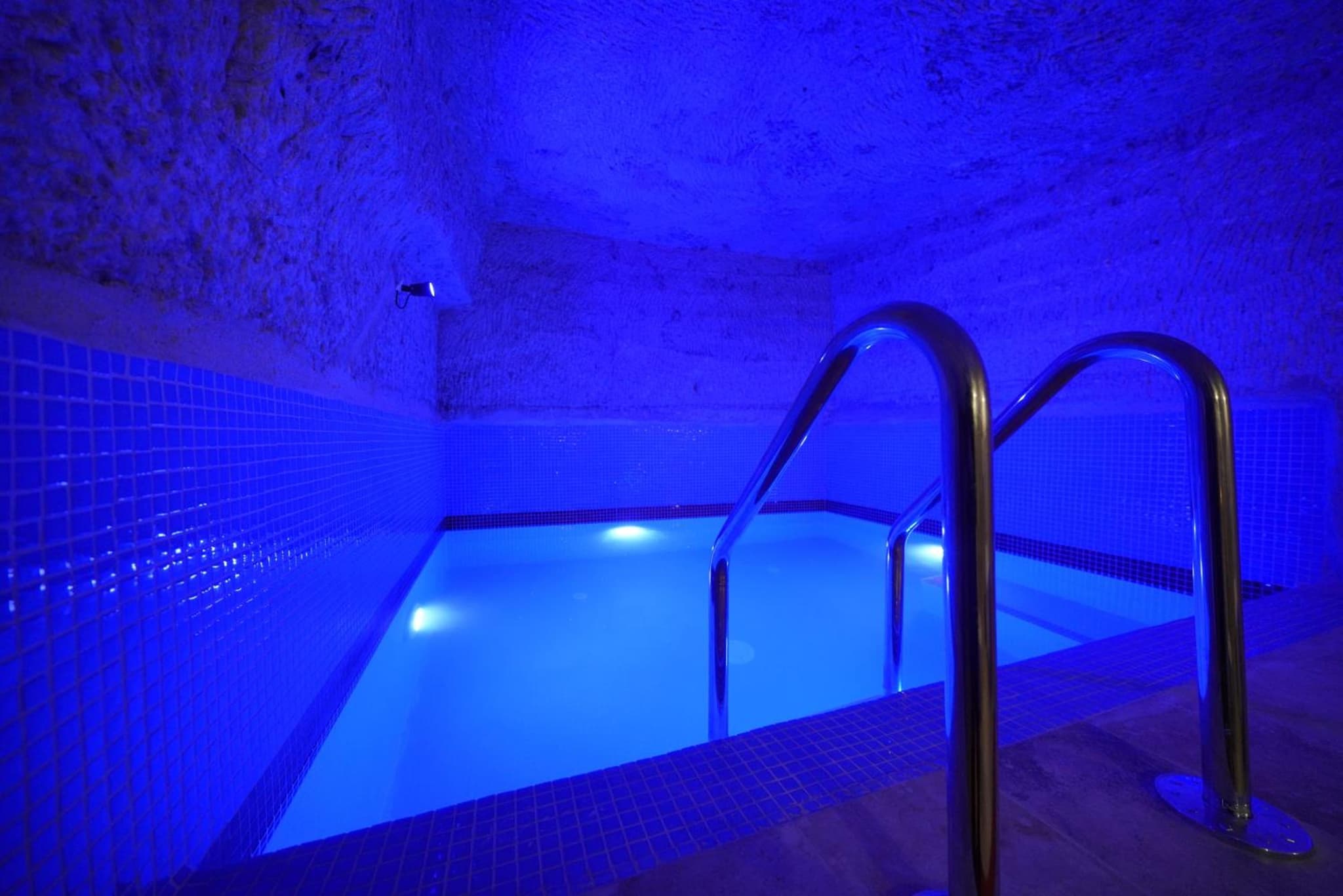 Travel Inn Cave Hotel - Image 4