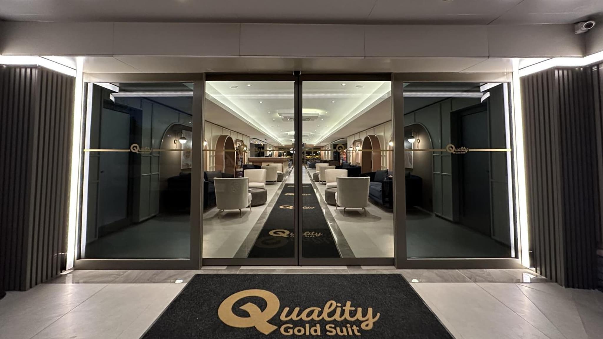 Quality Gold Suite Hotel - Image 1