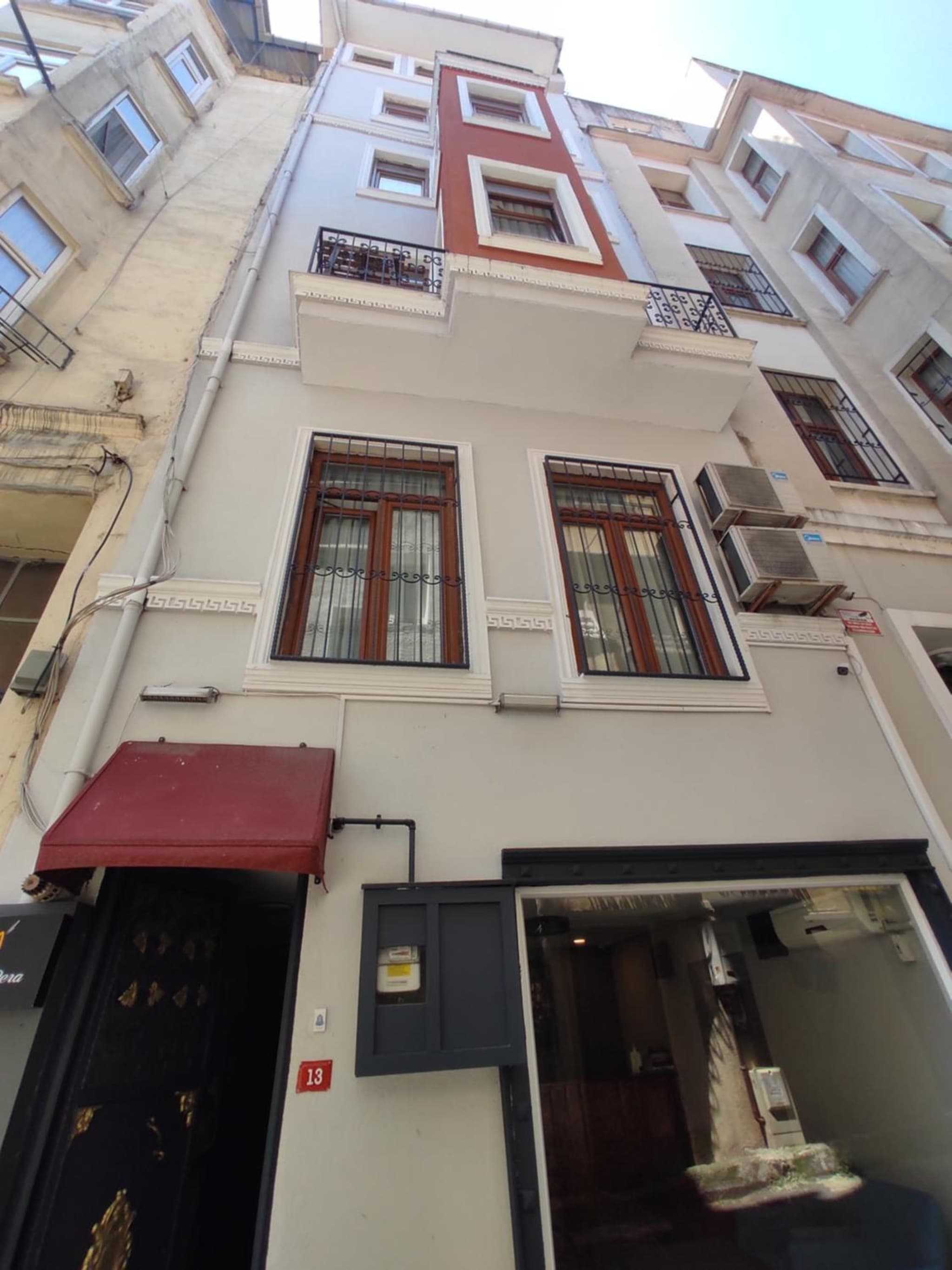 Ore Pera Suites - Image 1