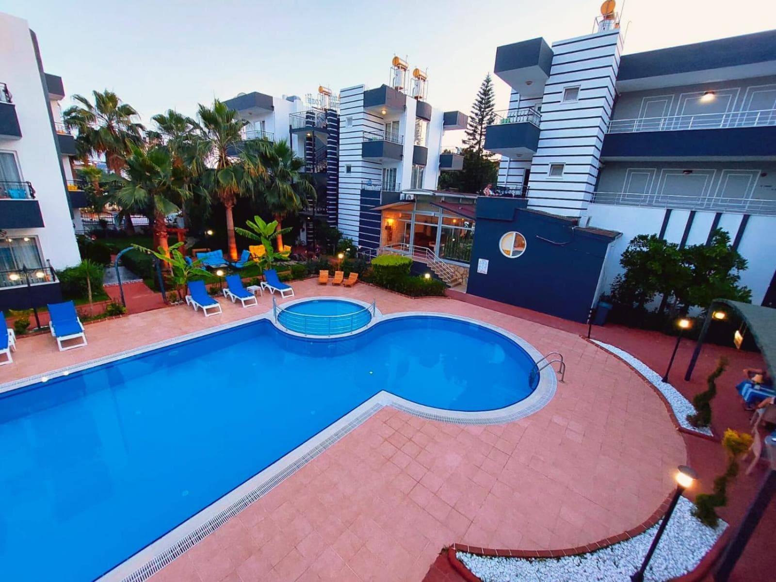 Summer rose hotel - Image 3