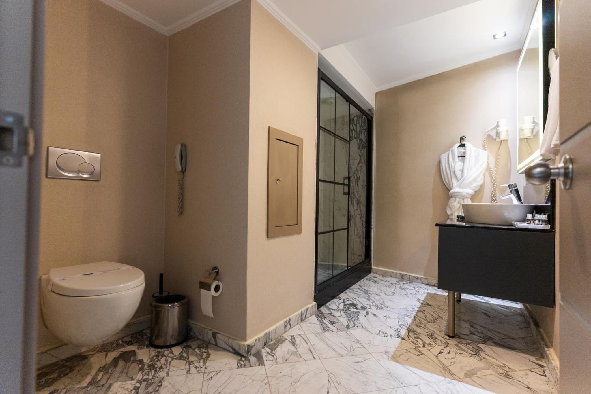 Ankara Plaza Hotel - Image 1