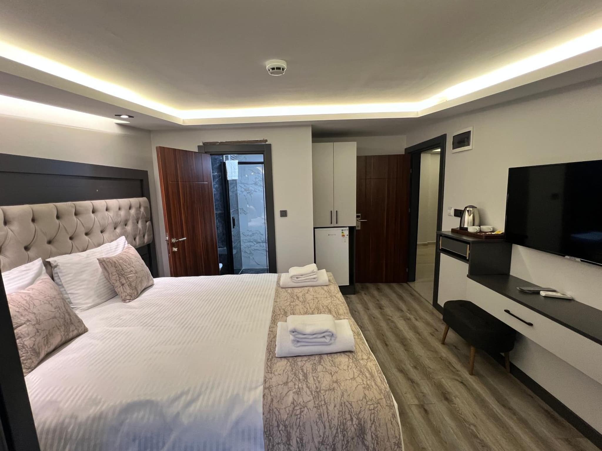 Golden Stone Otel - Image 1