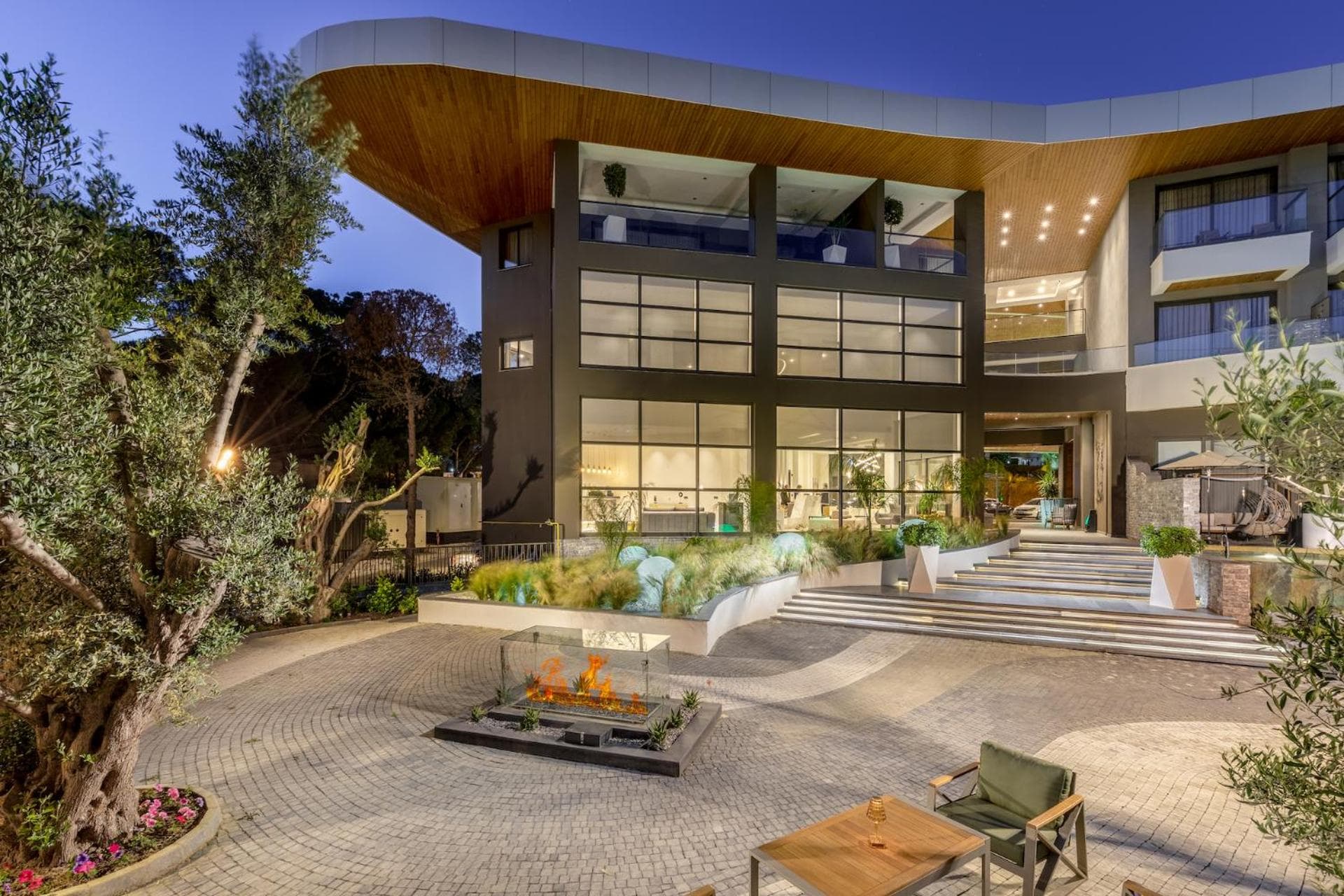 Unique Life Style Hotel - Image 1