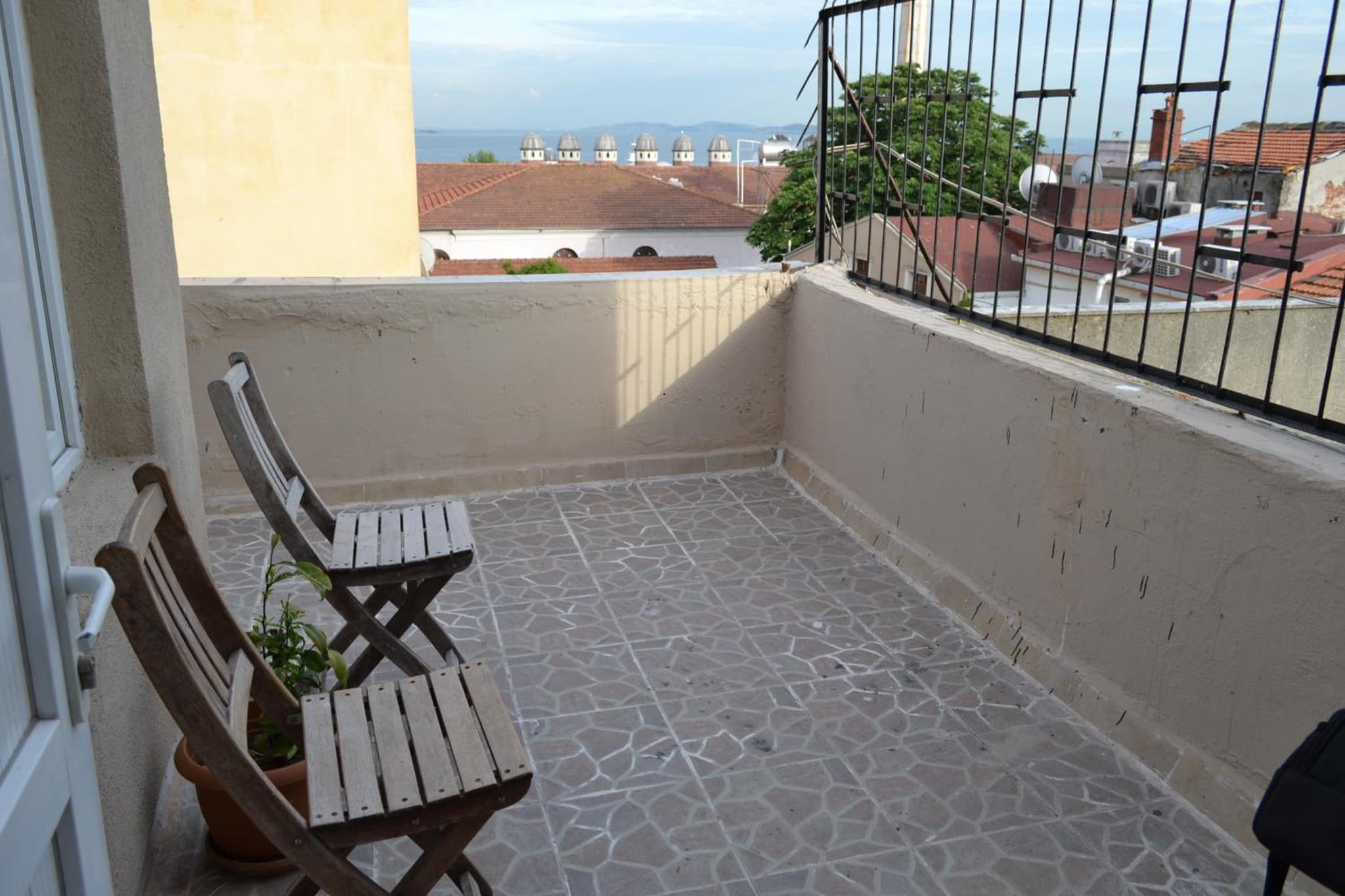 Blue Sultan Apart - Image 1