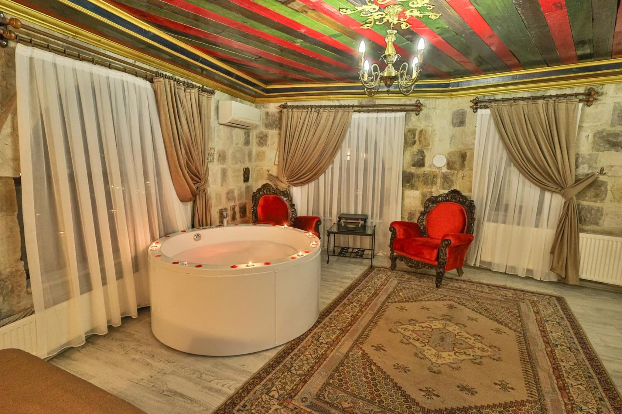 Bedrock Cave Hotel - Image 4