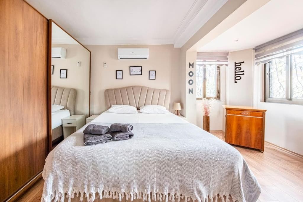 Arya Roof House - Image 1