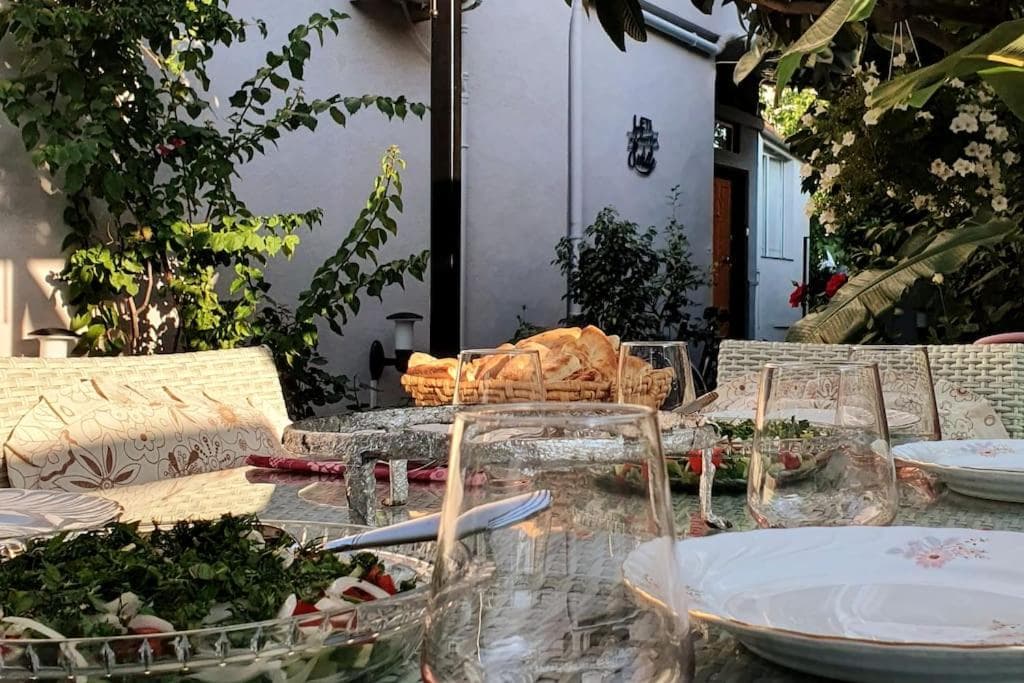 Arya Roof House - Image 1