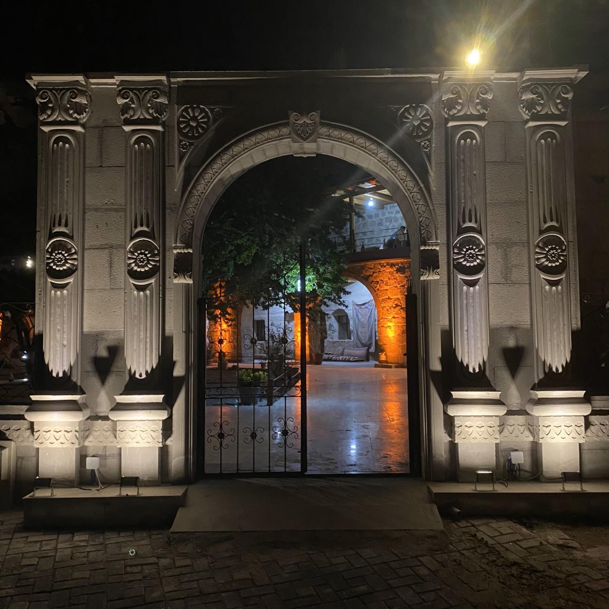 Seven Rock Cave Hotel - Image 1