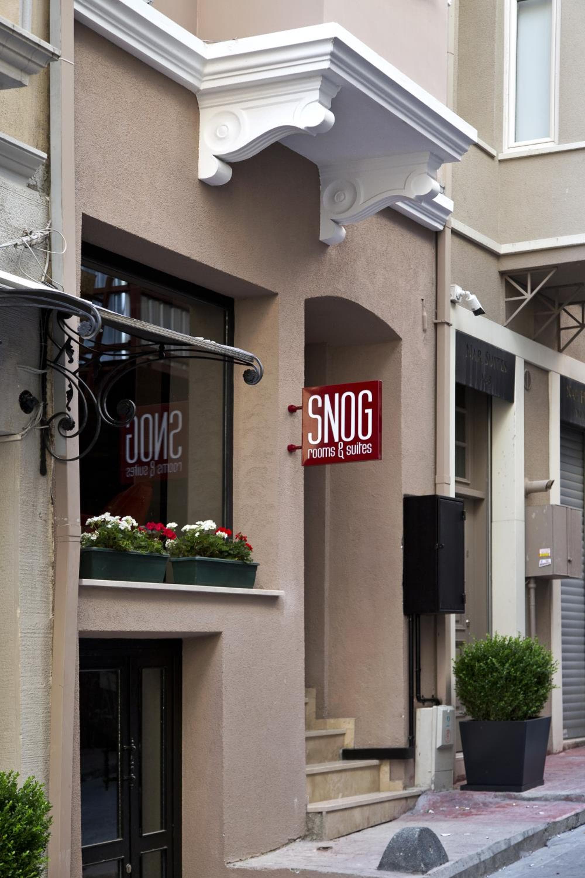 Snog Rooms & Suites - Image 1