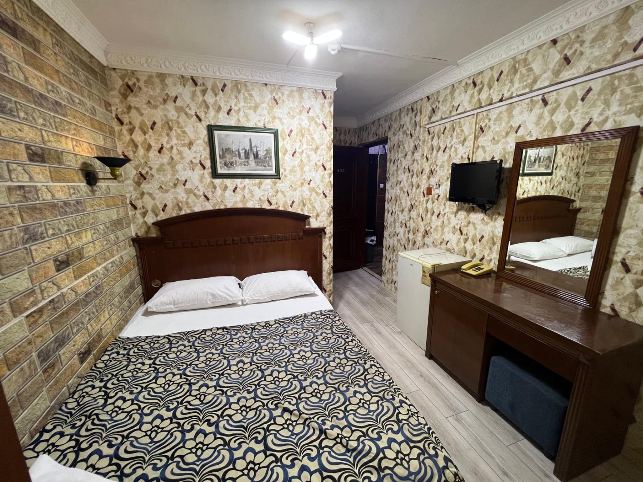 Red Rose Otel - - Image 2