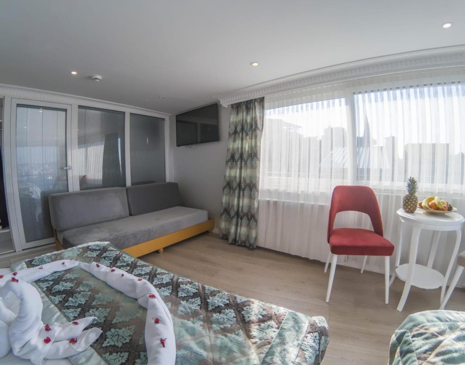 Grand Esen Hotel - Image 2