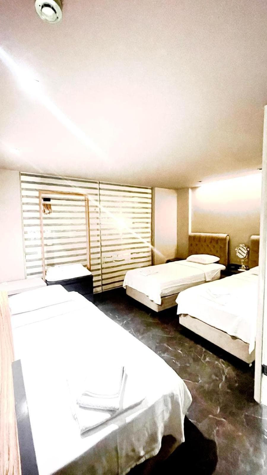 Upper House - Image 4