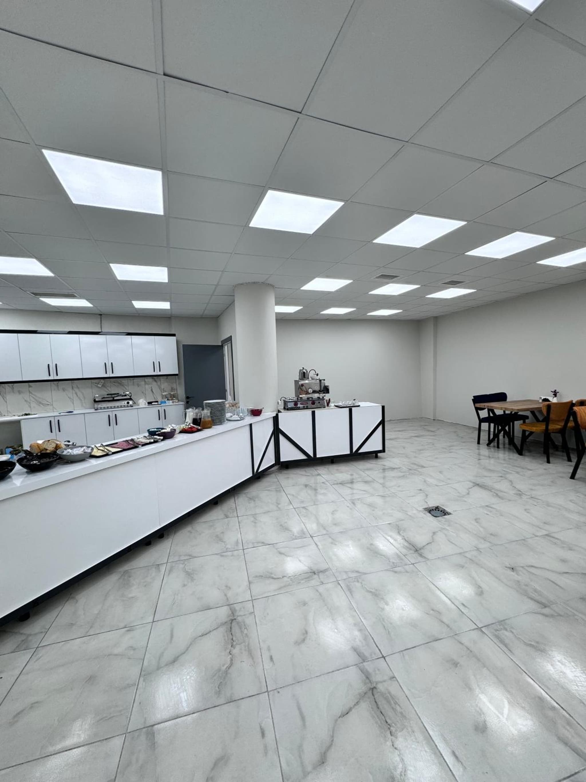 Blue Marina Hotel & Spa - Image 2