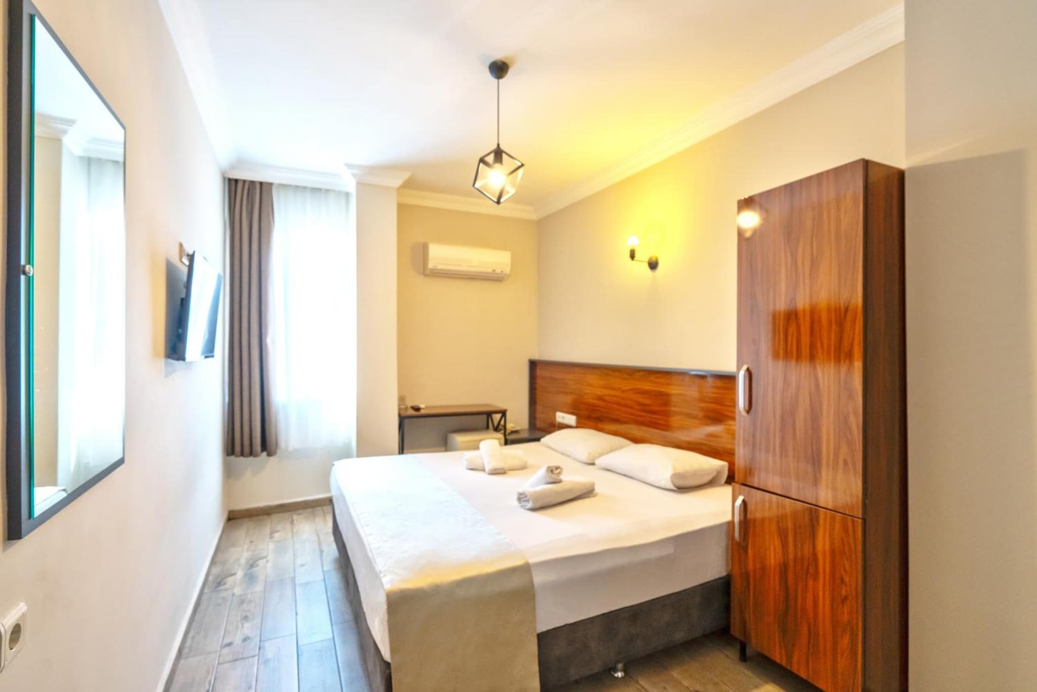 Marka Hotel - Image 1