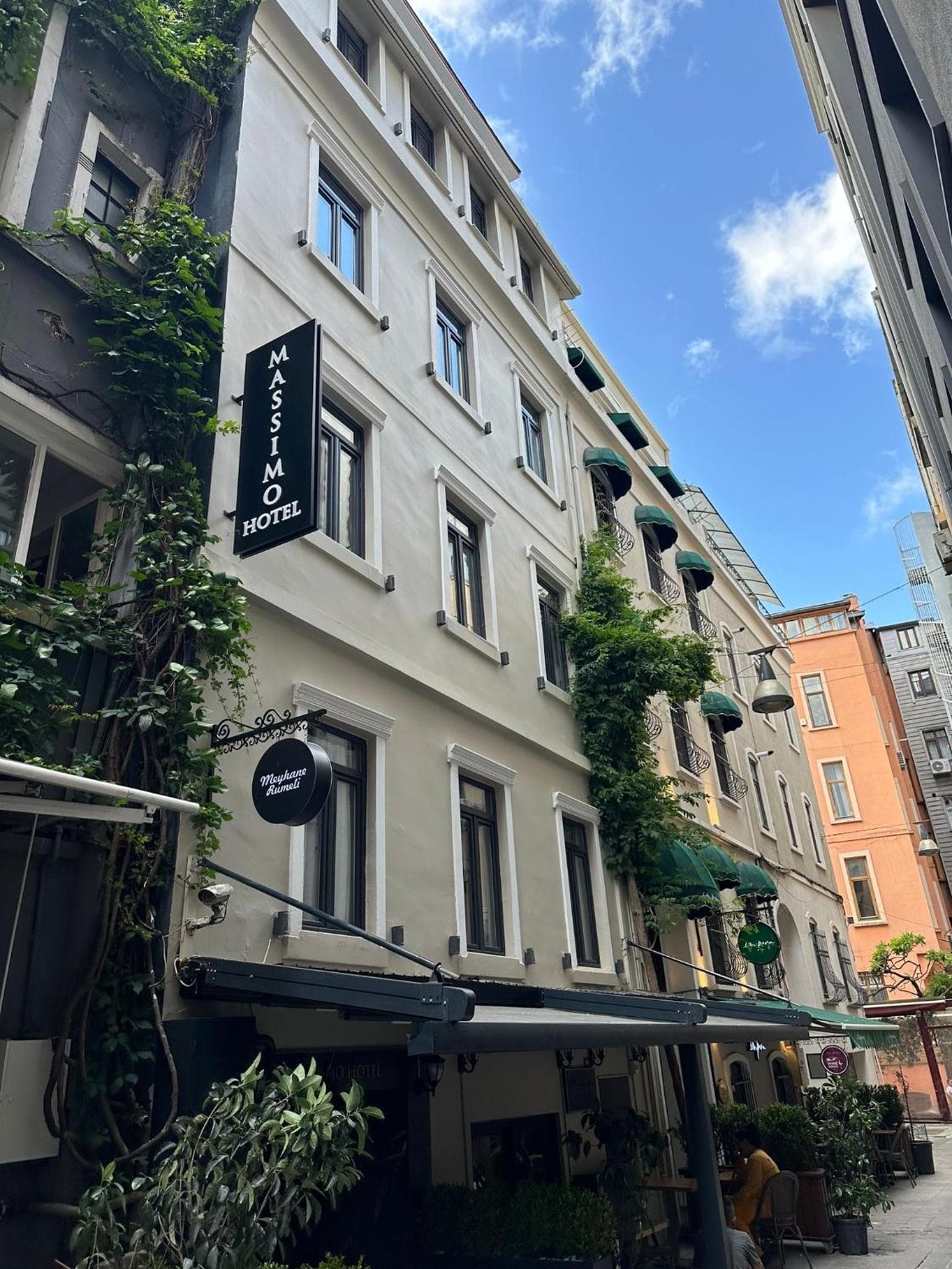 Massimo Hotel - Image 1