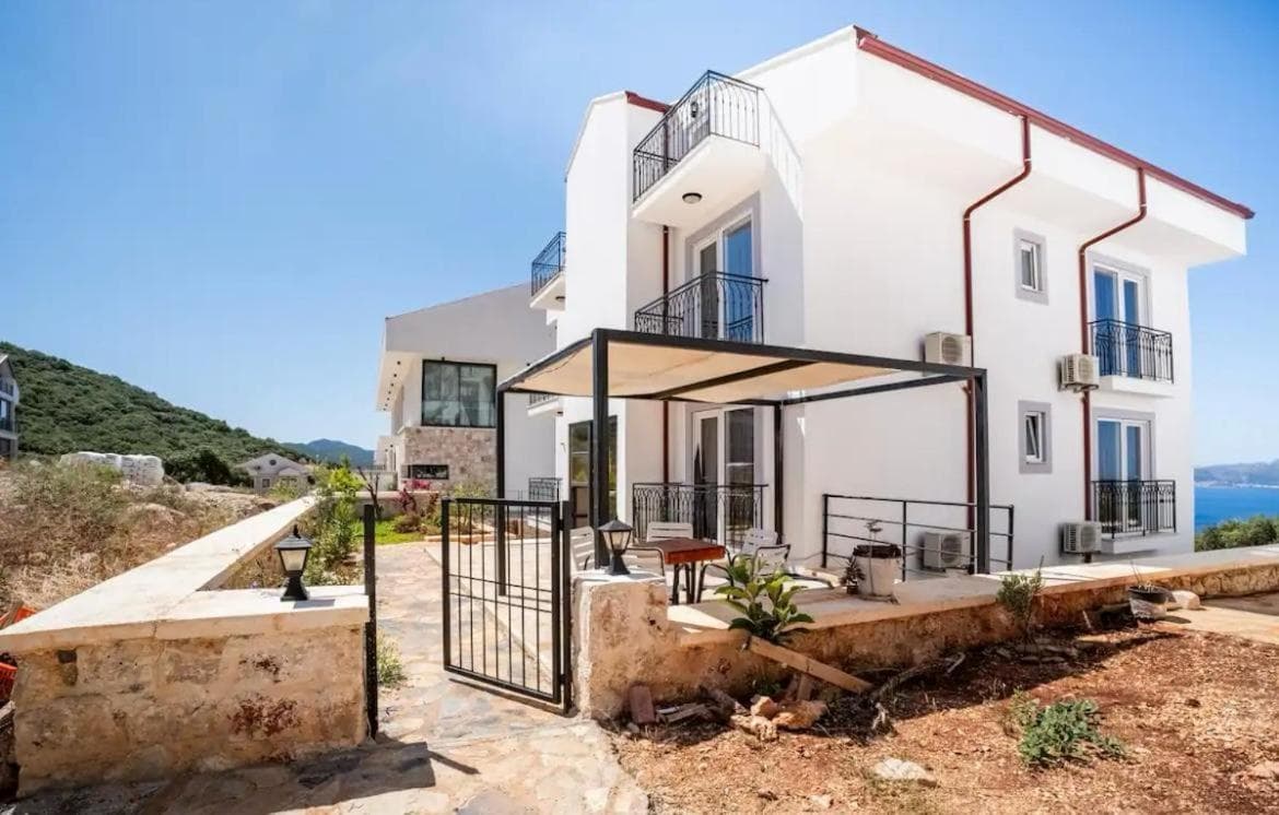 Kaş Eylüln Suit Apart - Image 1