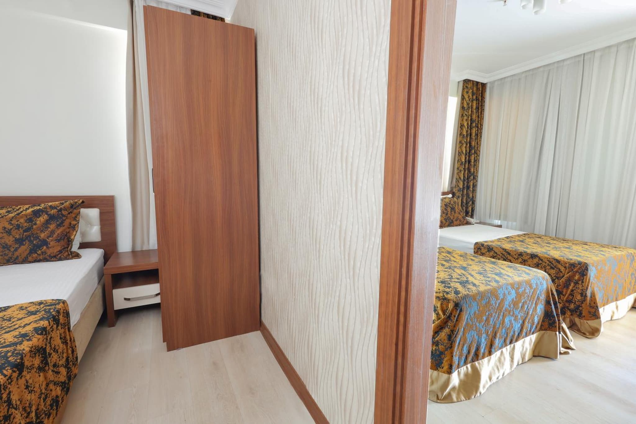 The Corner Park Hotel - Image 3