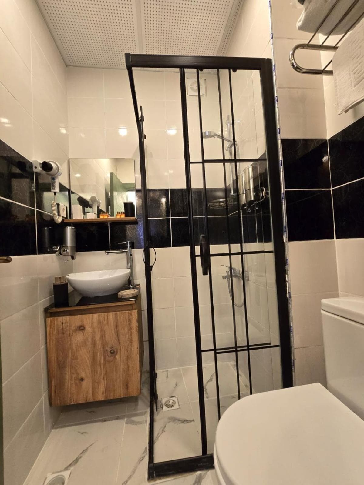 Grand Rafinn Boutique Hotel - Image 3