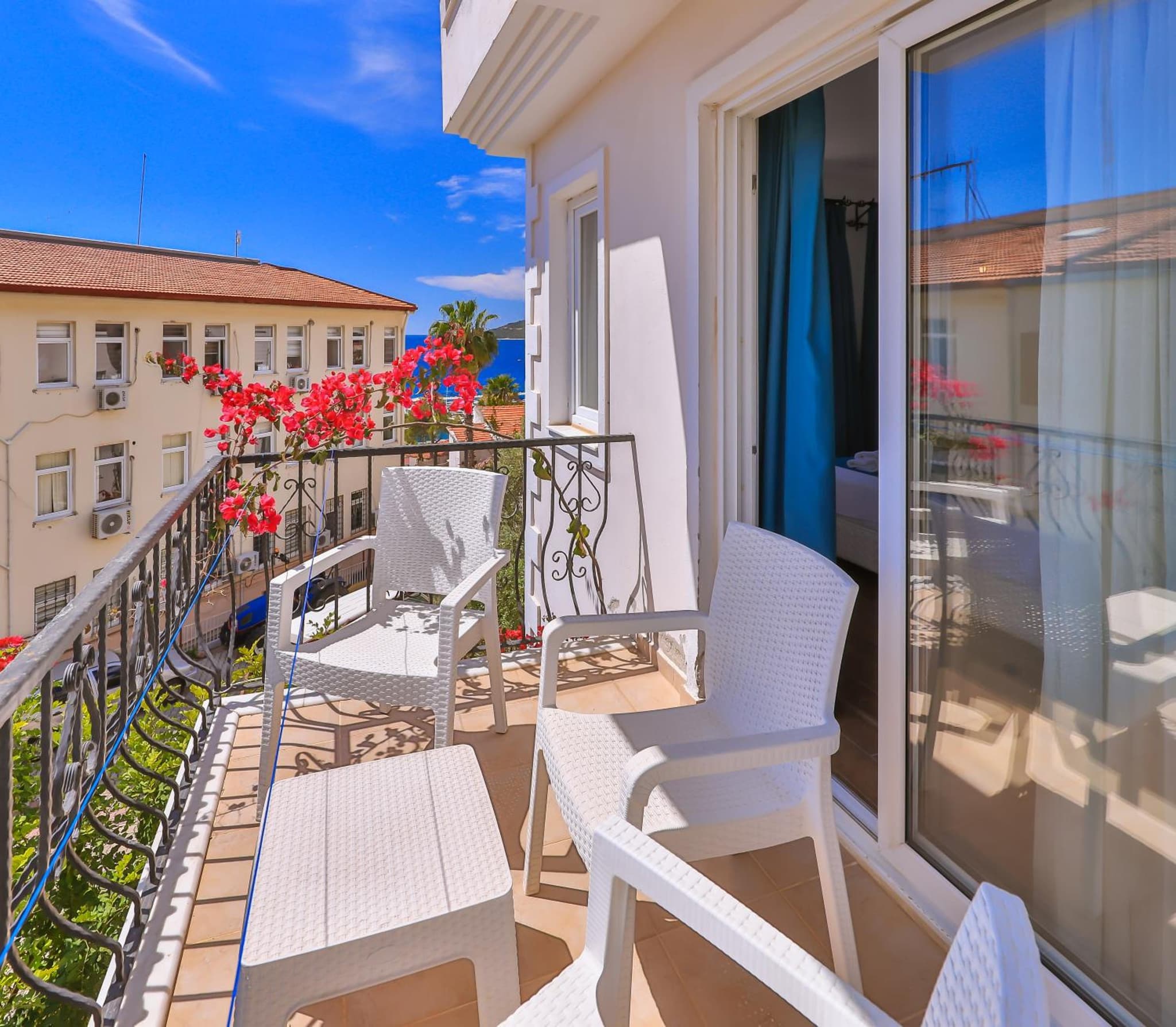 Mina Apart Hotel - Image 1