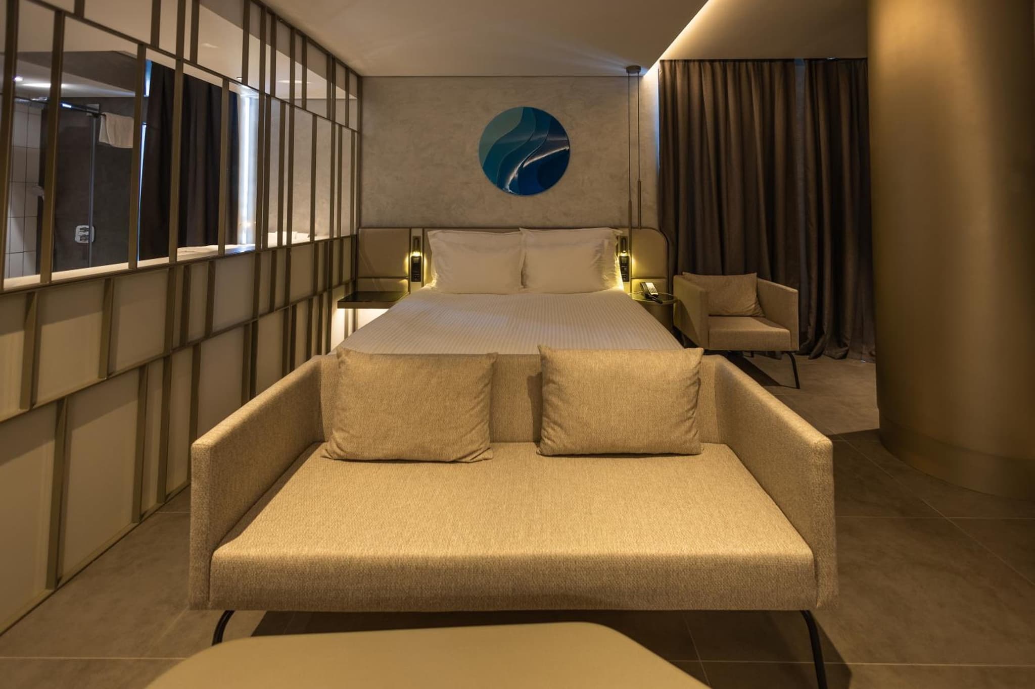 FOUR HILLS HOTEL - Image 2