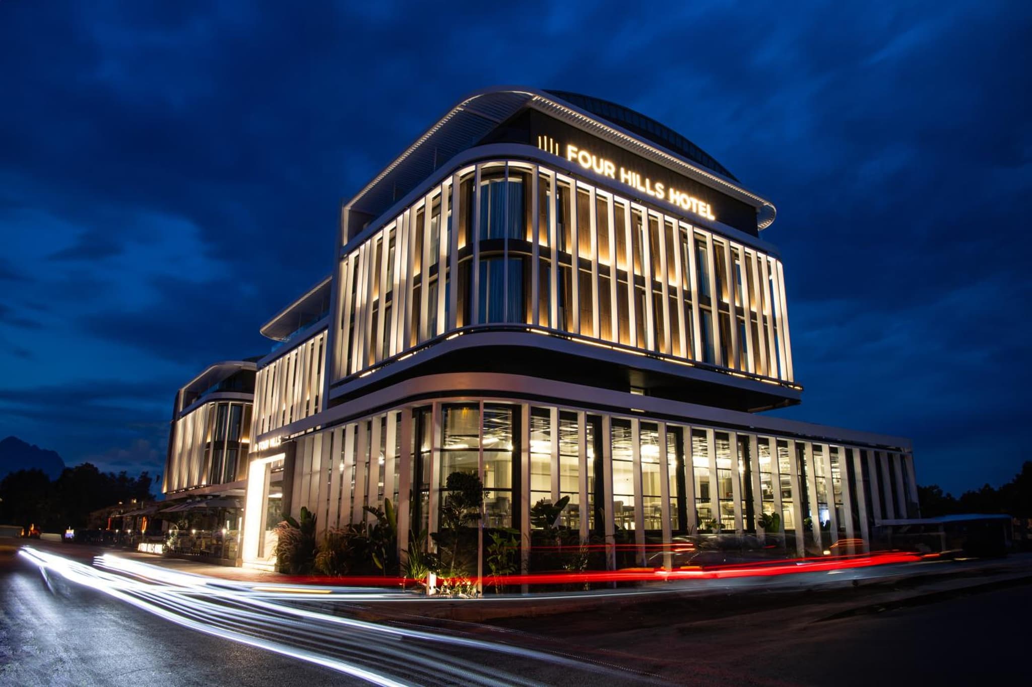 FOUR HILLS HOTEL - Image 1