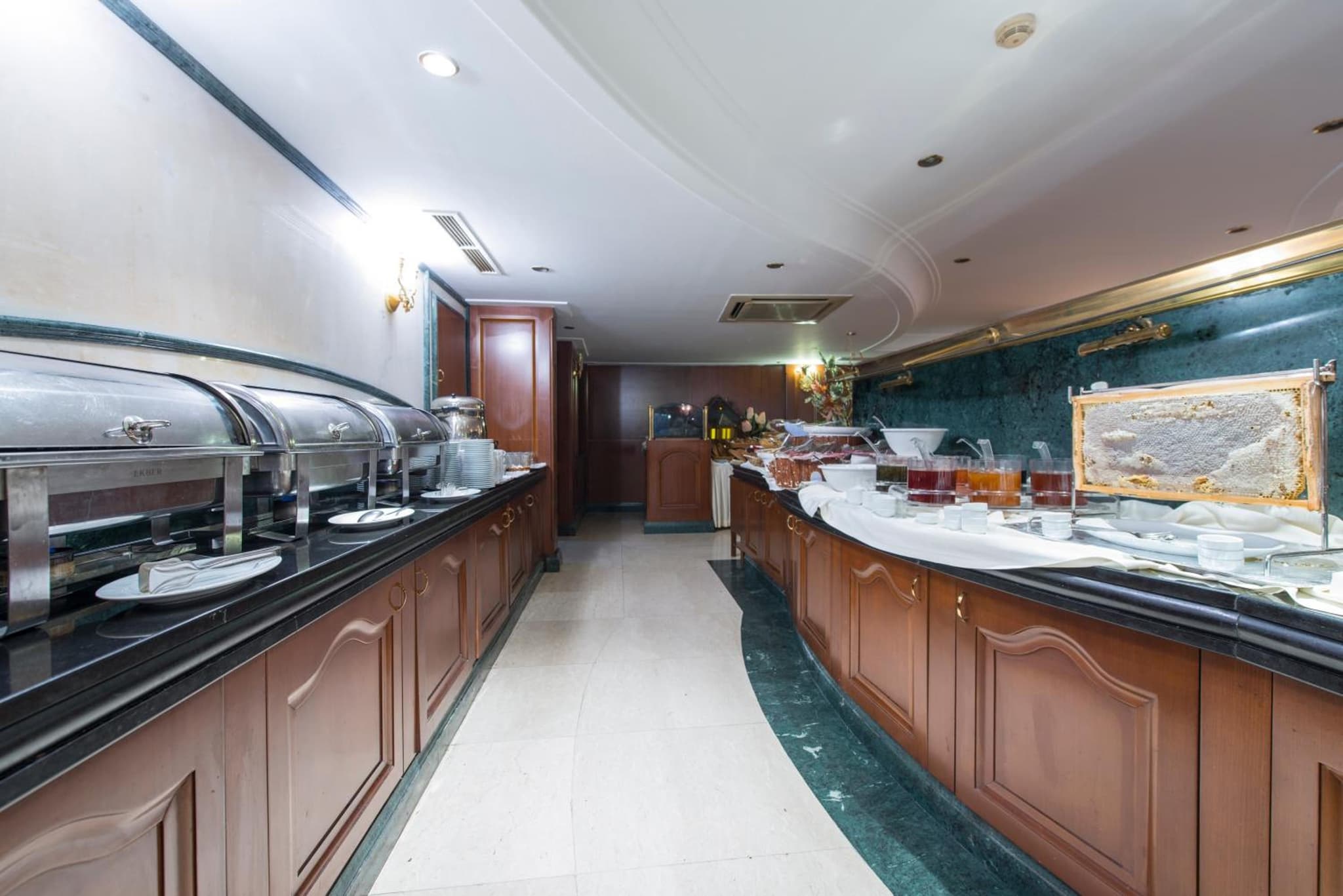 Akar International Hotel - Image 4