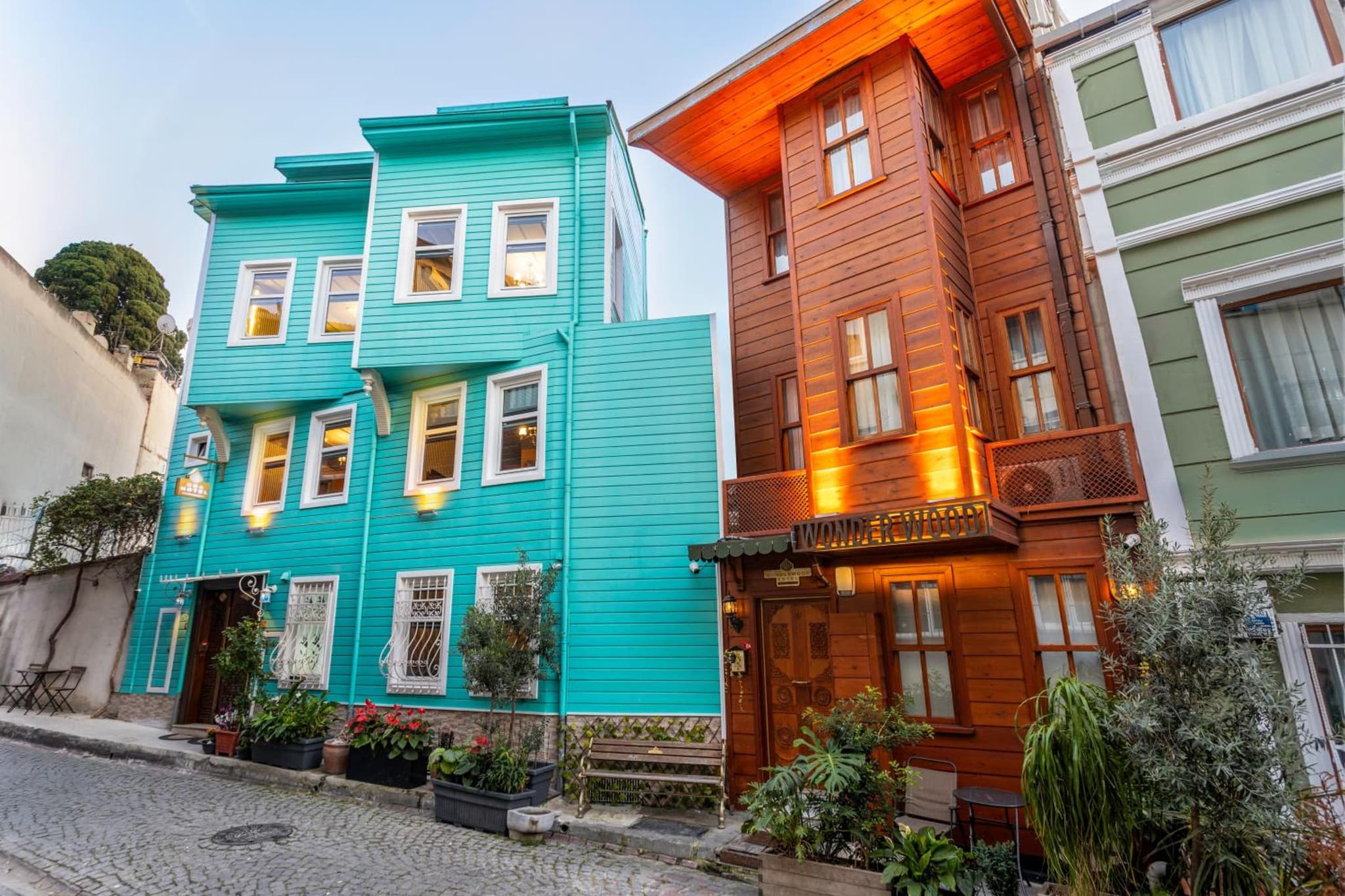 Wonder Wood Otel - Image 1