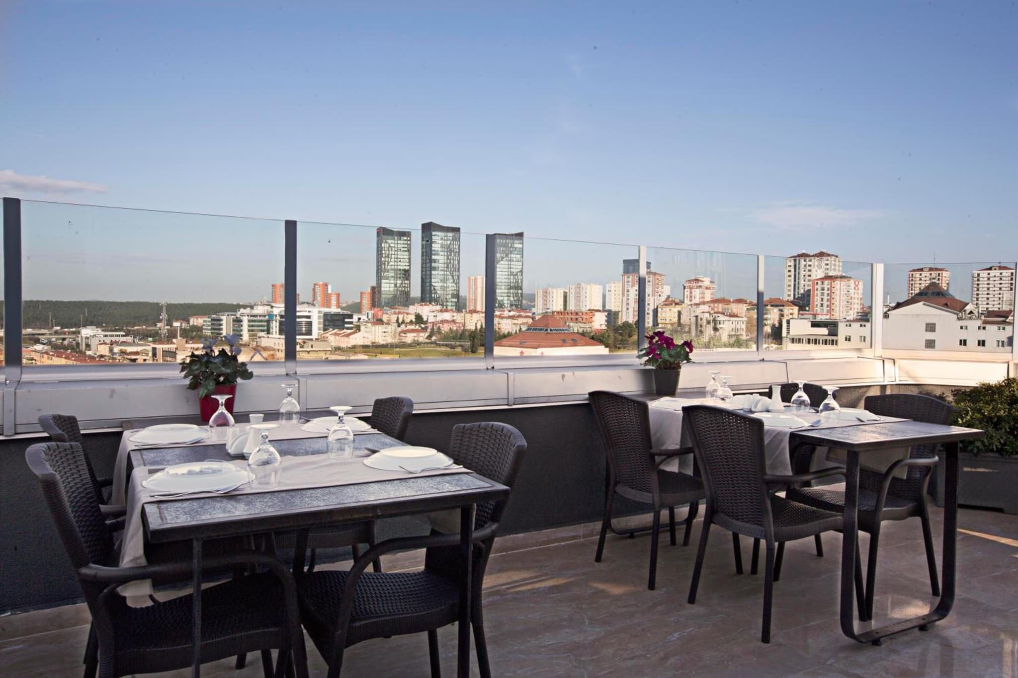 Akoni Hotel - Image 2